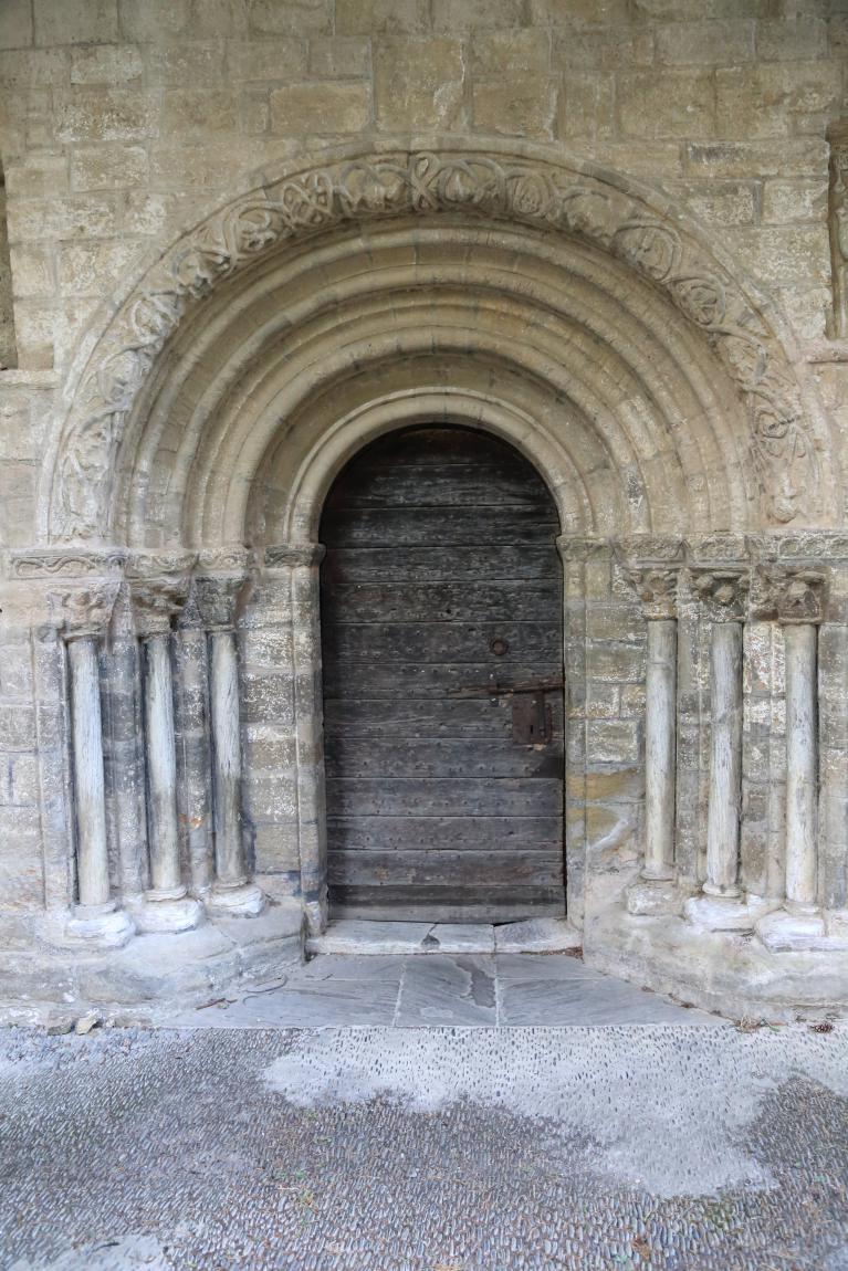 PORTAIL aux 3 archivoltes et 6 colonnettes