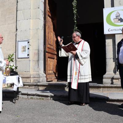 Bénédiction par le père Bertrand de Sentenac, vicaire épiscopal